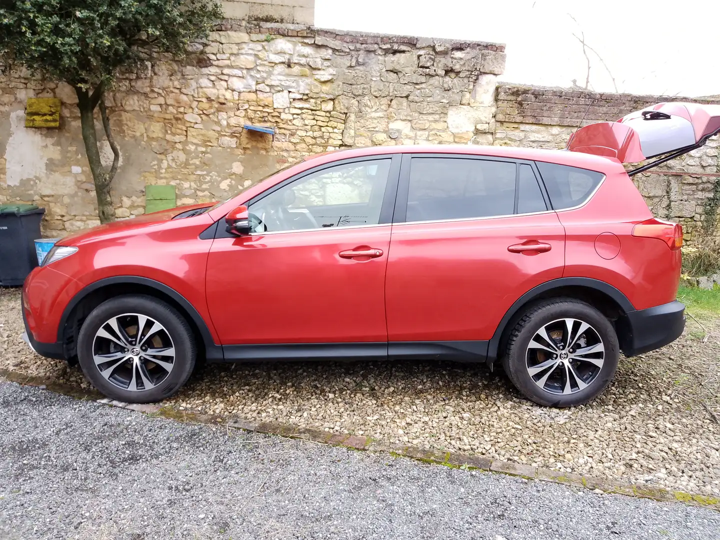 Toyota RAV 4 Rouge - 1