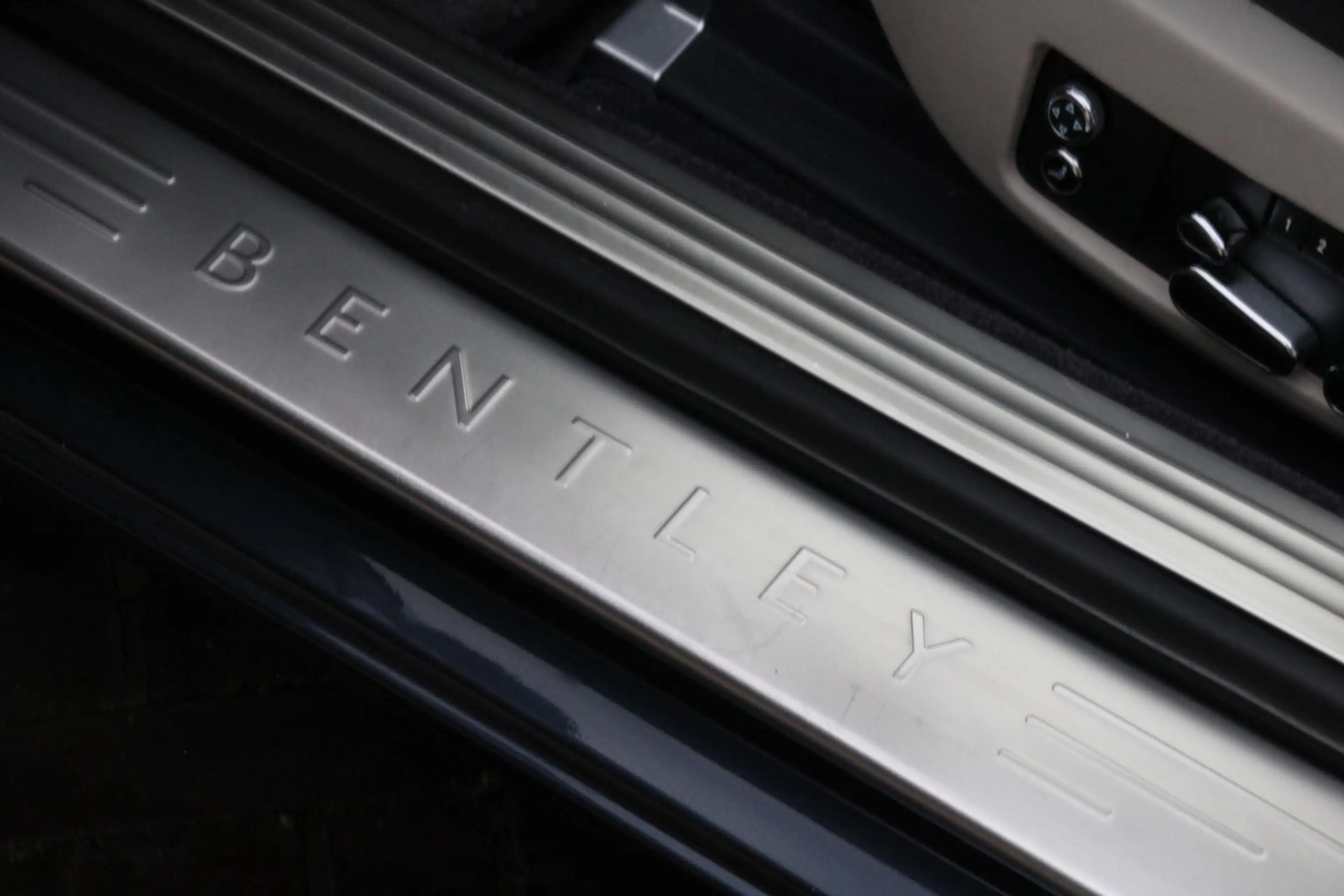 Bentley Continental GTC 6.0 W12 | 20" Speed | Diamond Stitching | — photo 14