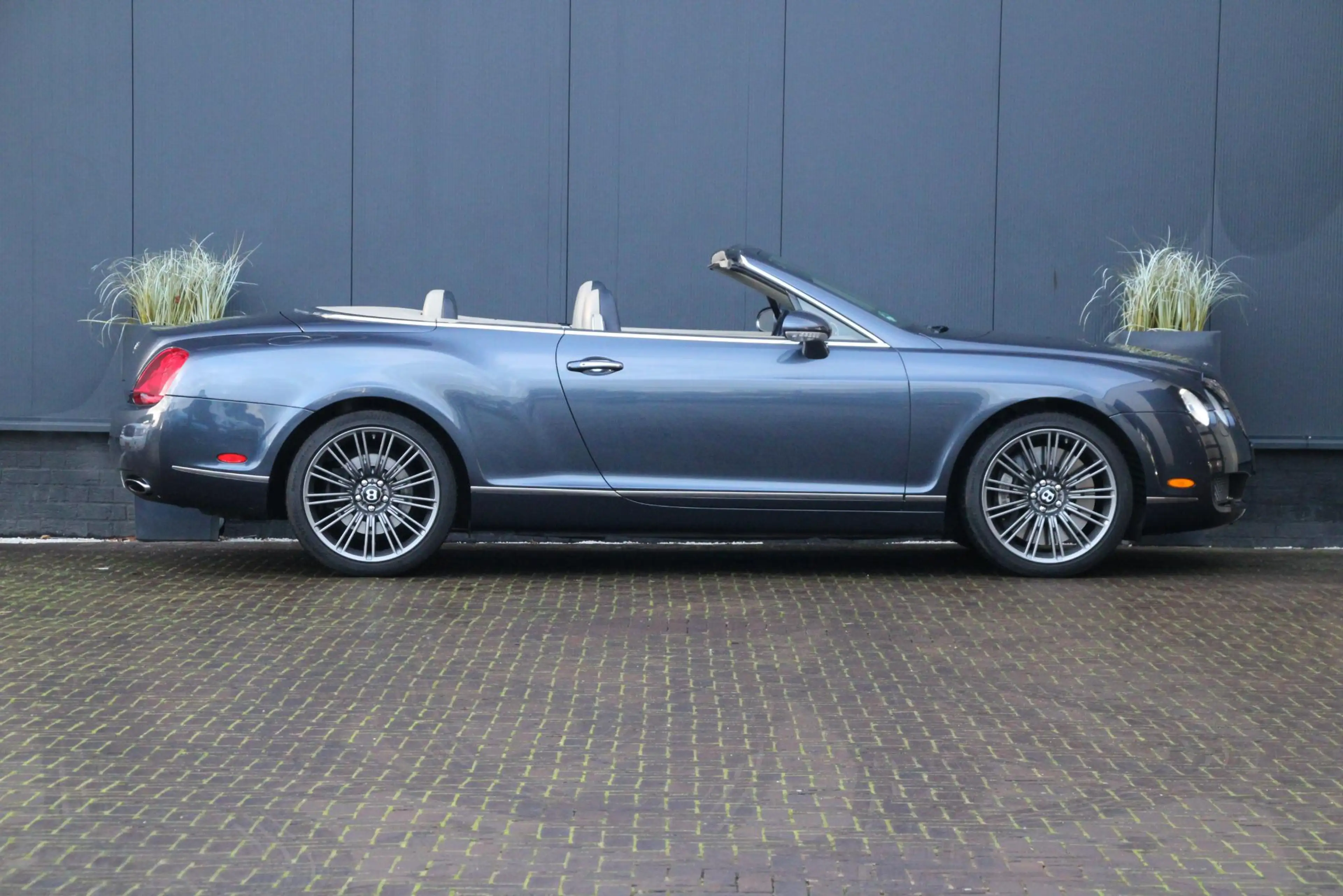 Bentley Continental GTC 6.0 W12 | 20" Speed | Diamond Stitching | — photo 16
