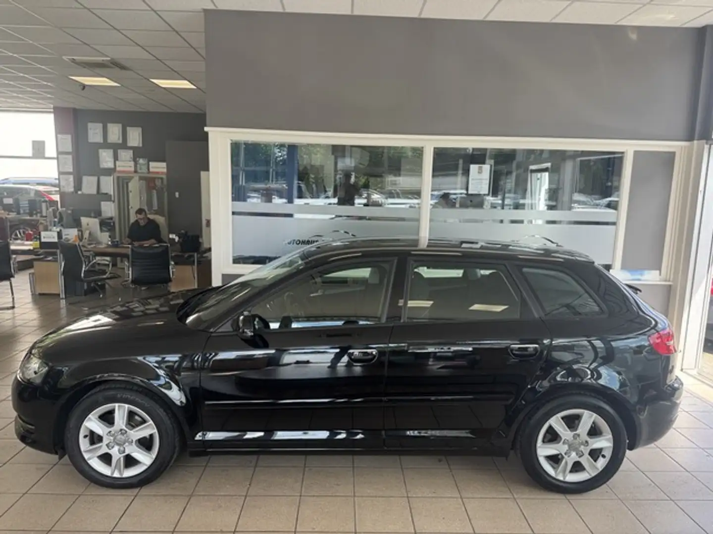 Audi A3 1.2 TFSI Ambition Sportback 5 türer PDC AHK Schwarz - 1