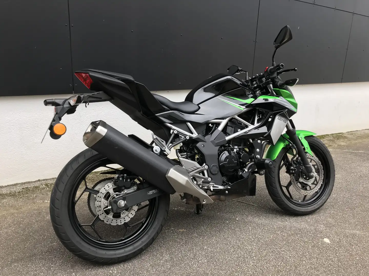 Kawasaki Z 125 Verde - 2