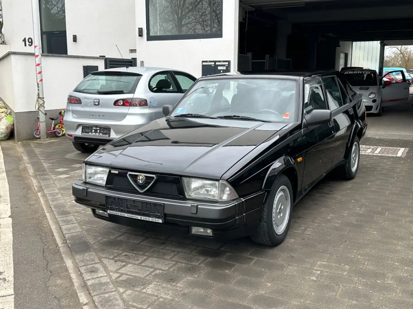 Alfa Romeo 75 Turbo America Schwarz - 2