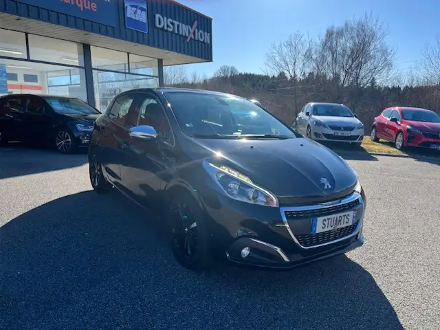 Peugeot 208 view 11