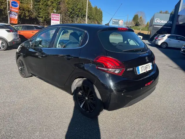 Peugeot 208 view 12