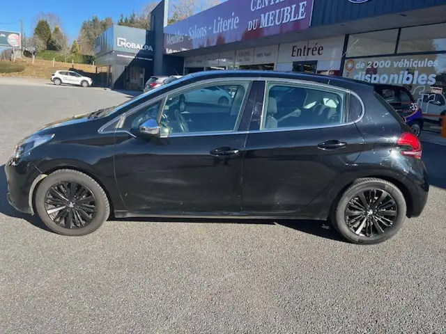 Peugeot 208 view 13