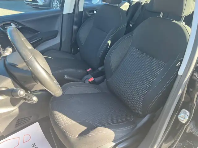 Peugeot 208 view 6