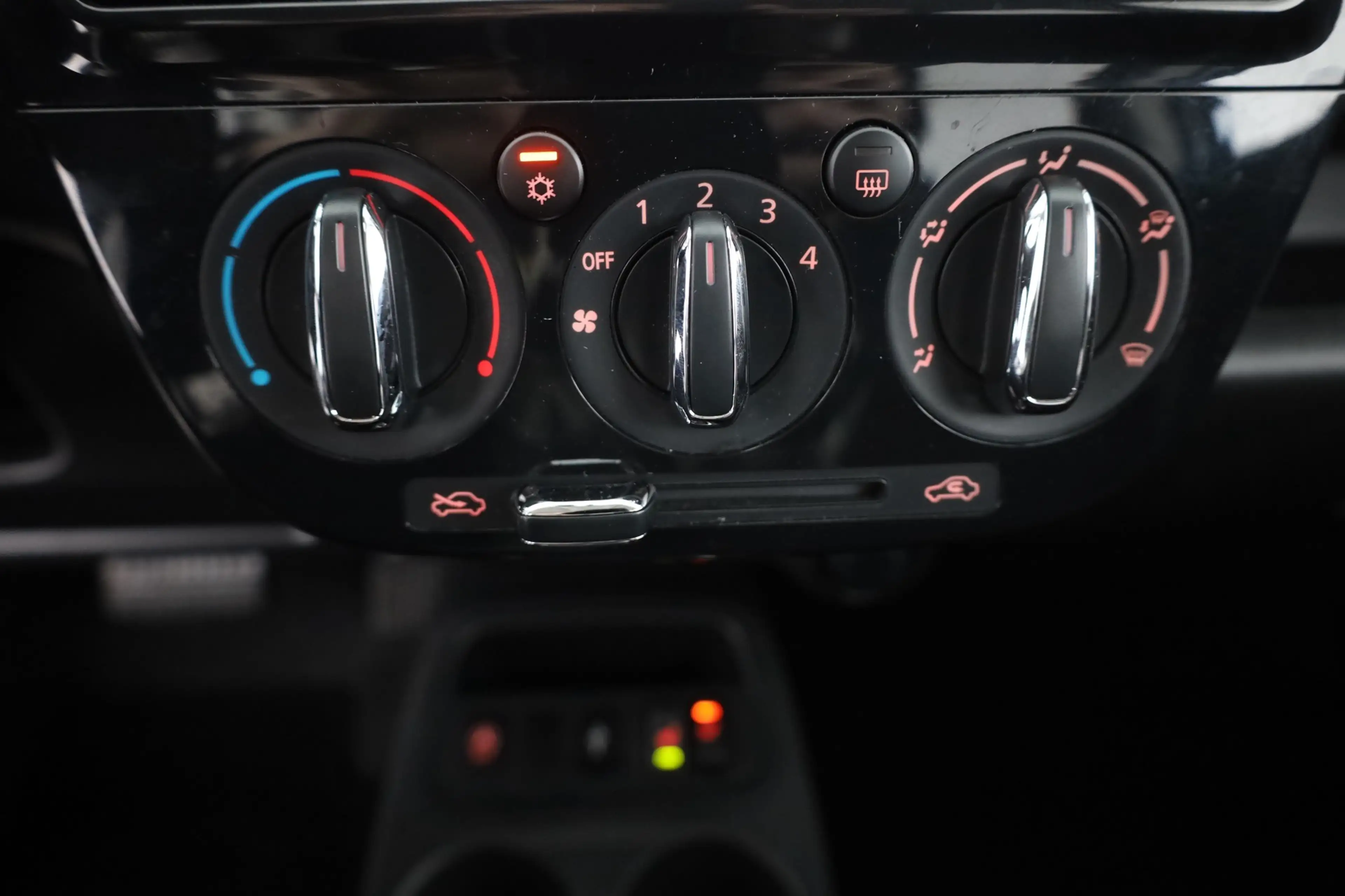 Mitsubishi Space Star 1.2 Aut. Spirit+ Sitzheizung Navi DAB — photo 12