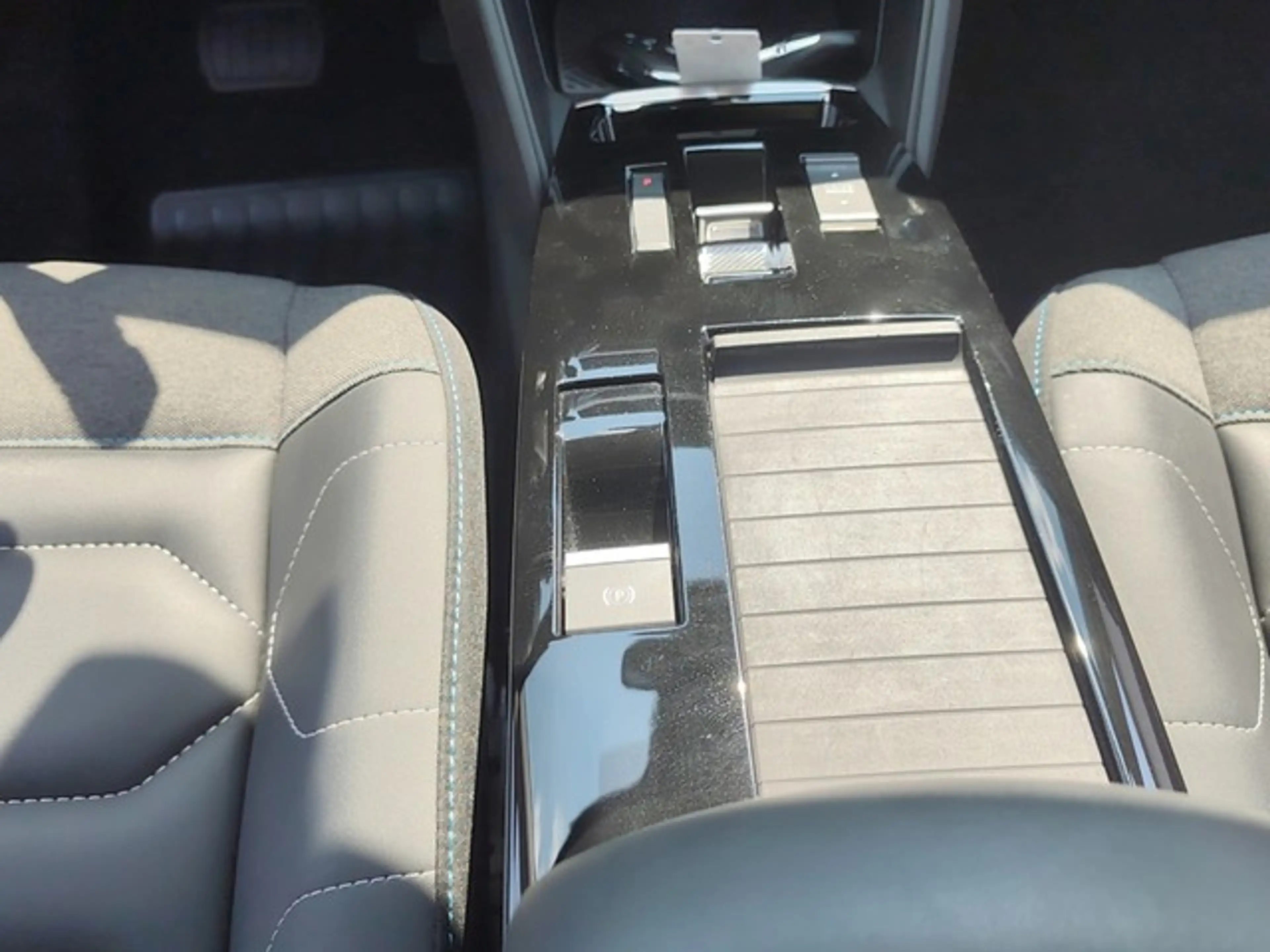 Citroen C4 SHINE EAT8 AHK SCHIEBEDACH SHZ PDC KAMERA — photo 11