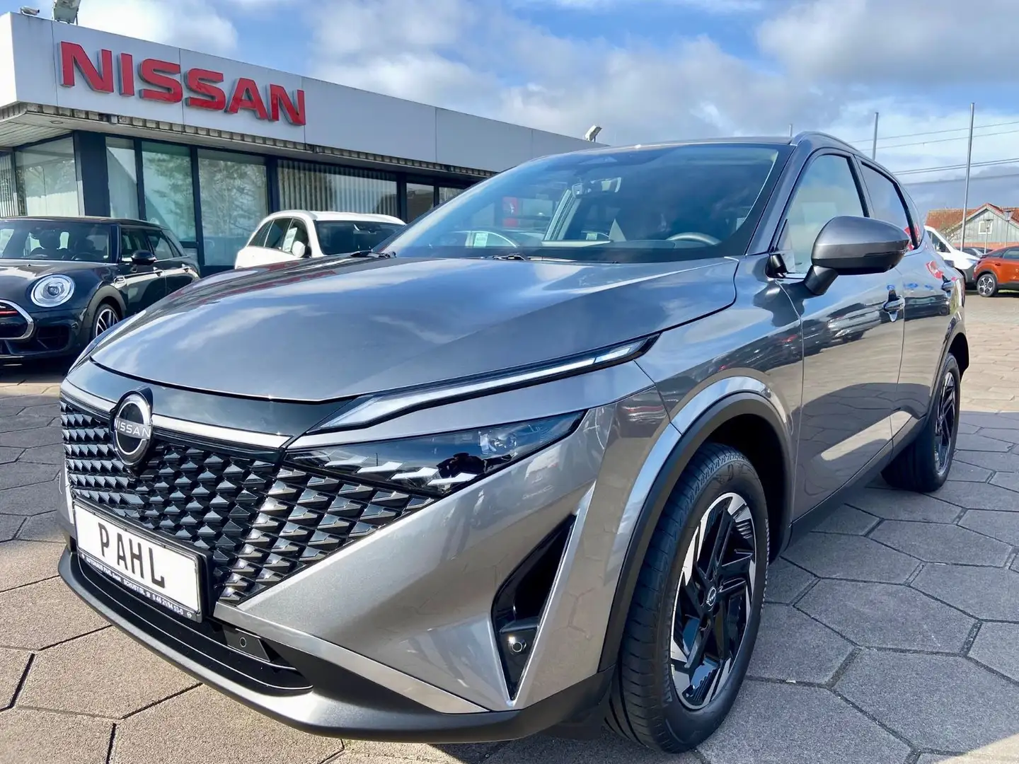 Nissan Qashqai 1.3 DIG-T CVT N-Connecta 360°KAMERA NAVI Grau - 1