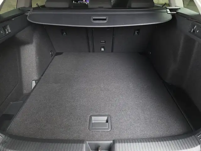 Volkswagen Golf view 12