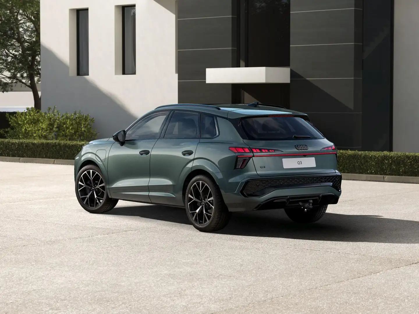 Audi Q3 1.5 e-hybrid 272pk S-line edition | Panoramadak | Groen - 2