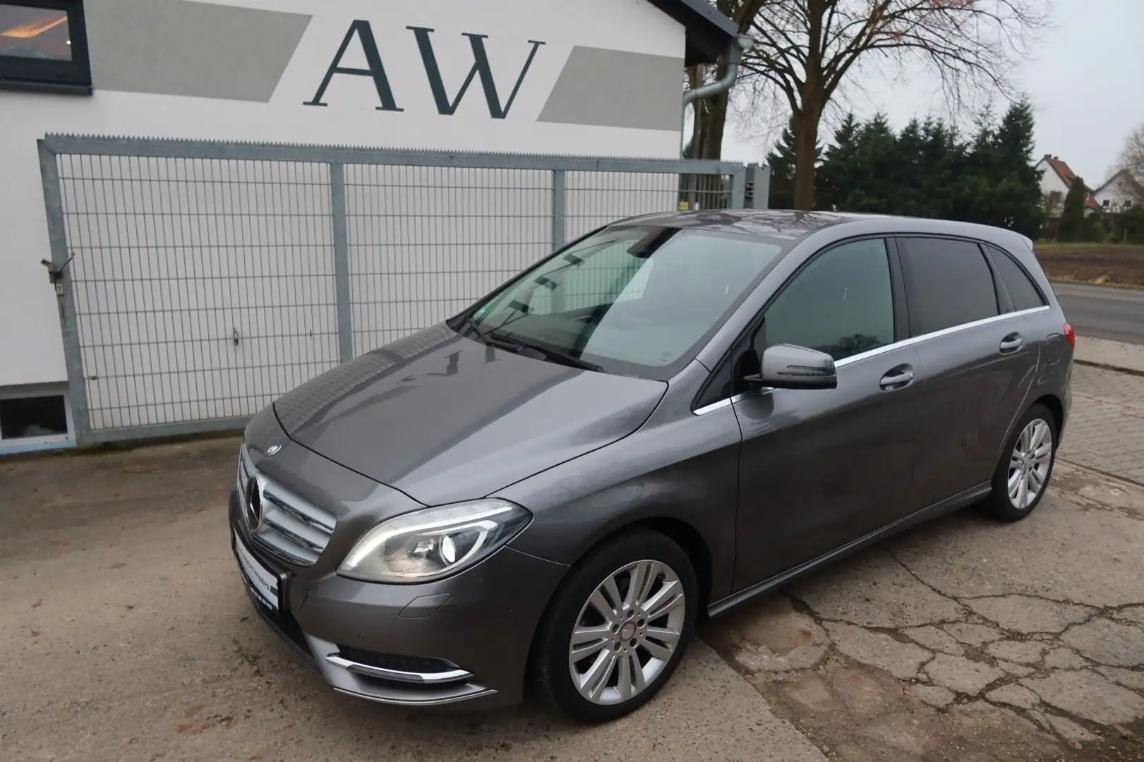 Mercedes-Benz B 200 |AUTOMATIK|XENON|NAVI|AHK Grau - 1