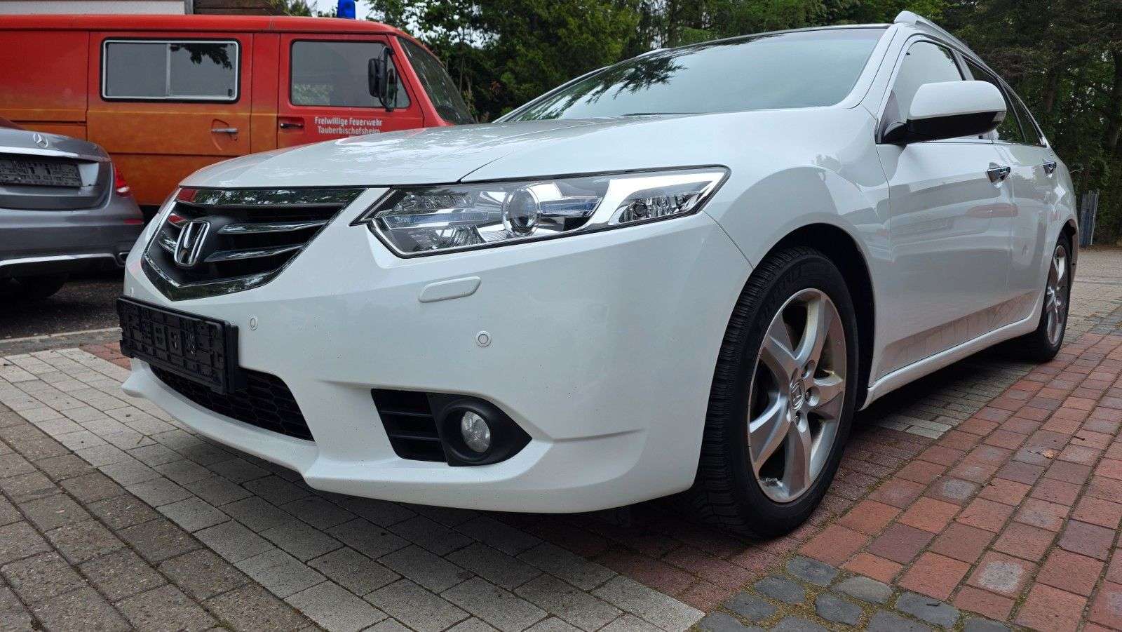 Second hand Honda Accord 2.2