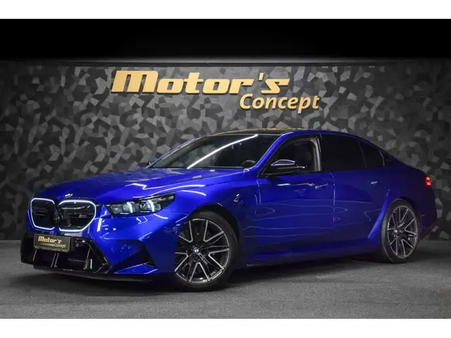BMW M5 G90 Marina Bay Blue Metallic
