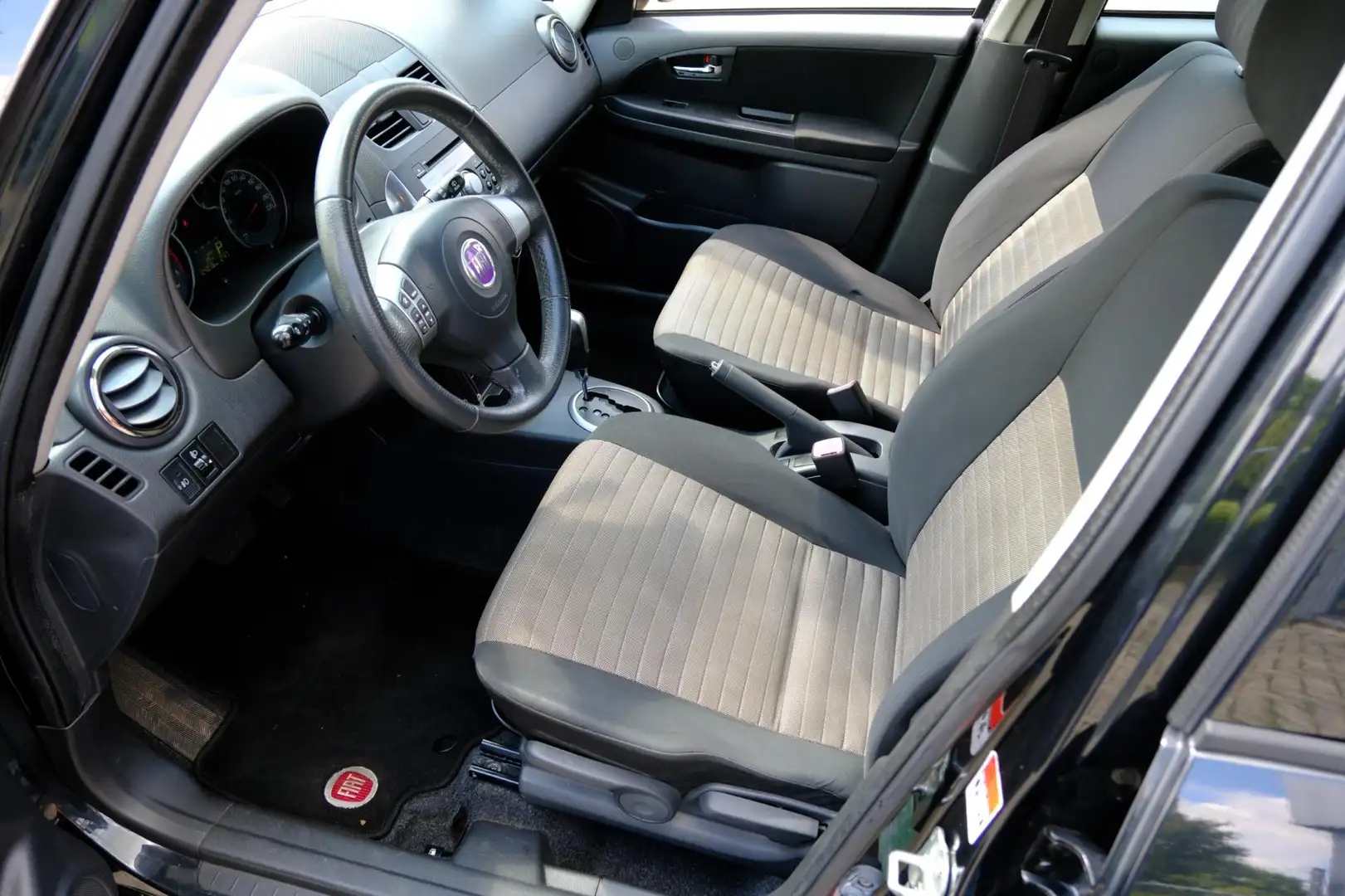 Fiat Sedici 1.6-16V 120pk Emotion Aut. Clima|LMV Zwart - 2