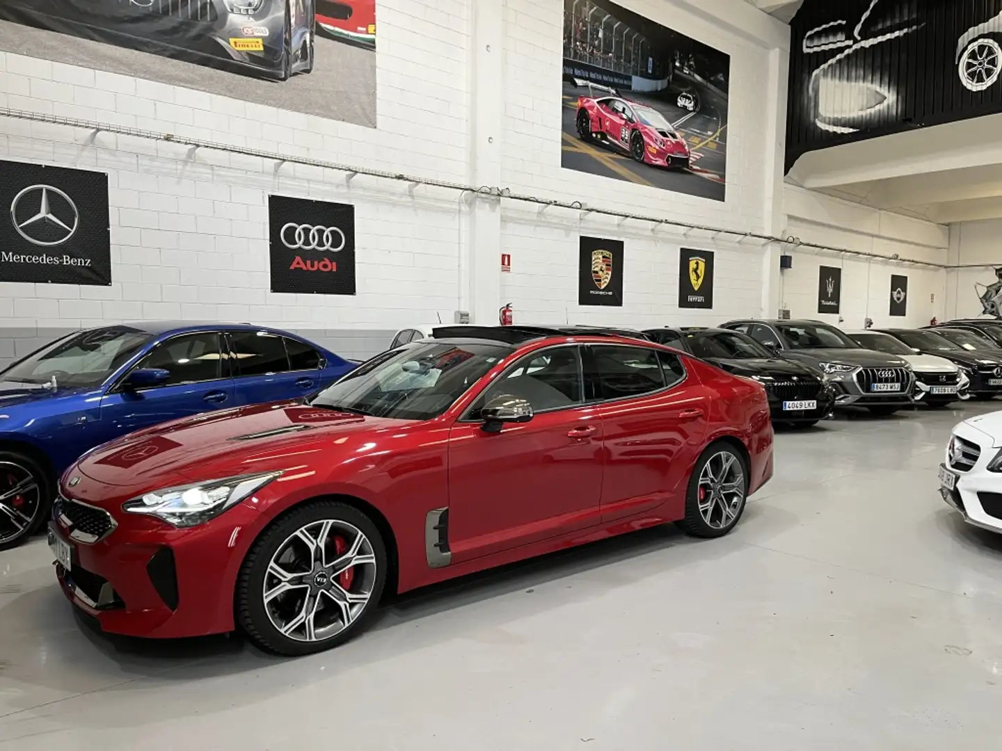 Kia Stinger 3.3 T-GDI GT 4x4 Aut. 370 Rood - 2