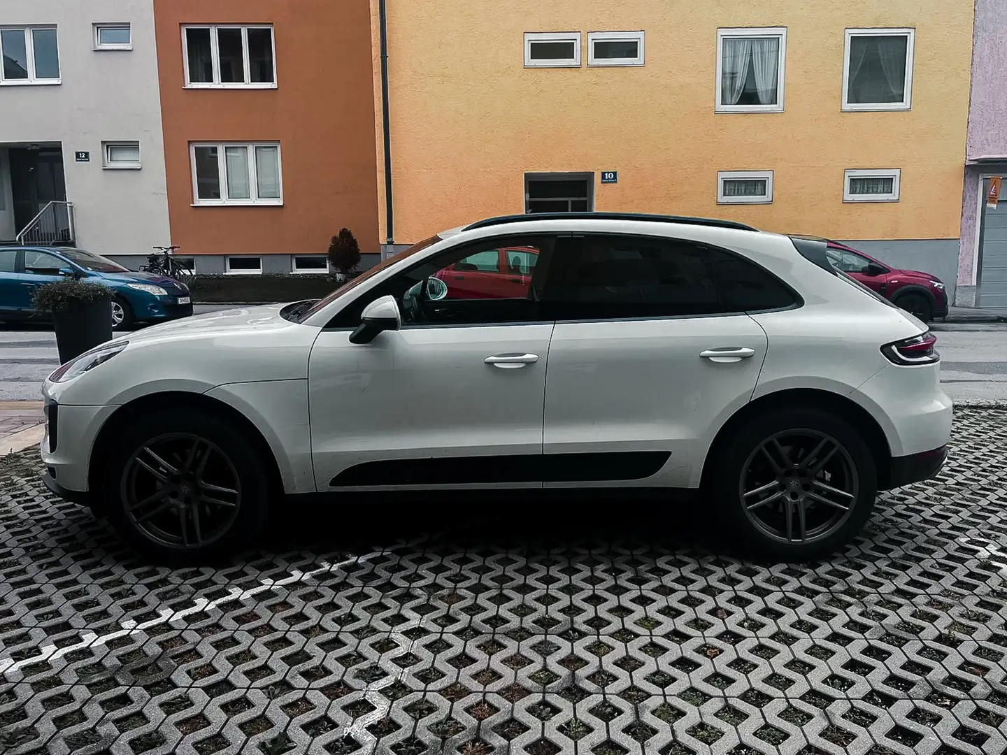 Porsche Macan Basis Weiß - 2