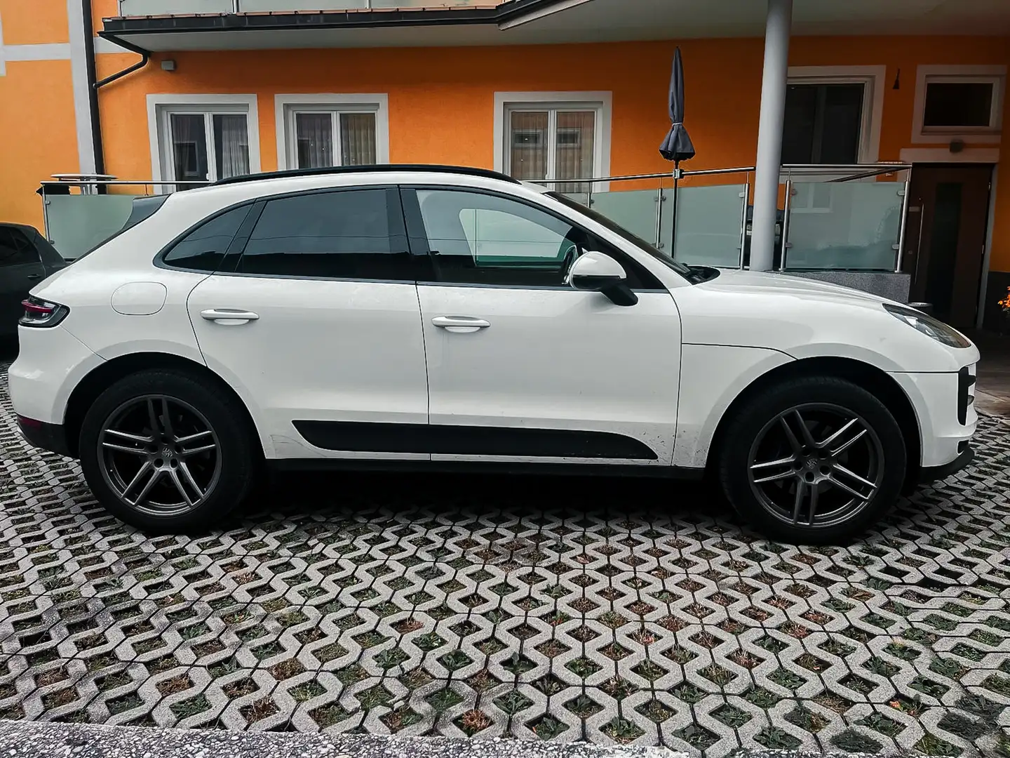 Porsche Macan Basis Weiß - 1