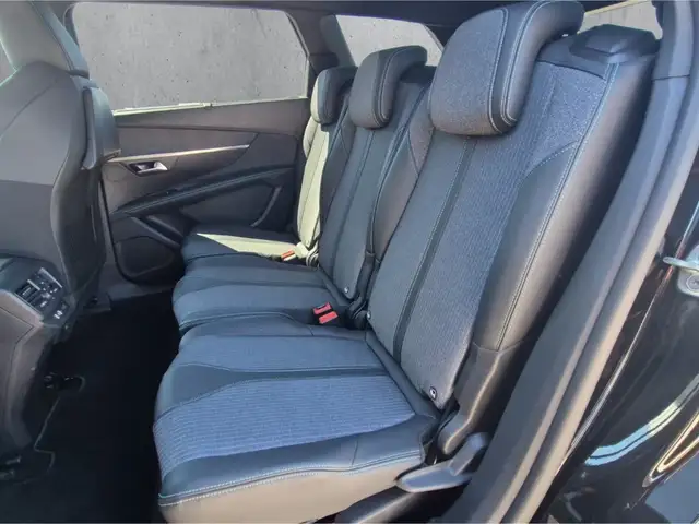 Peugeot 5008 view 8