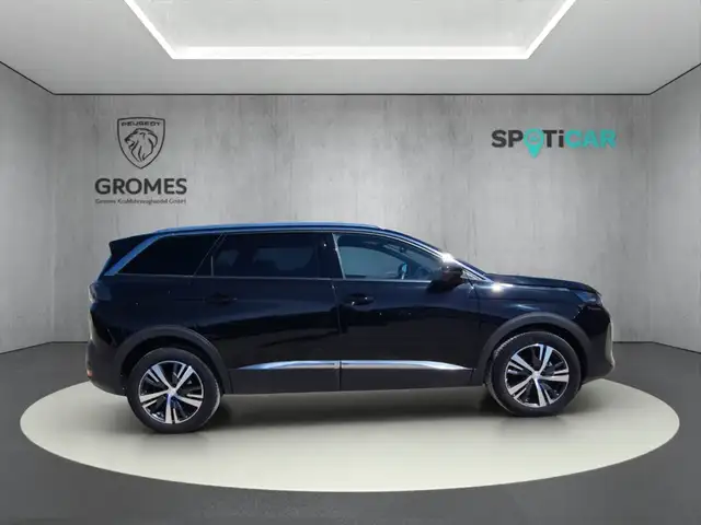 Peugeot 5008 view 2