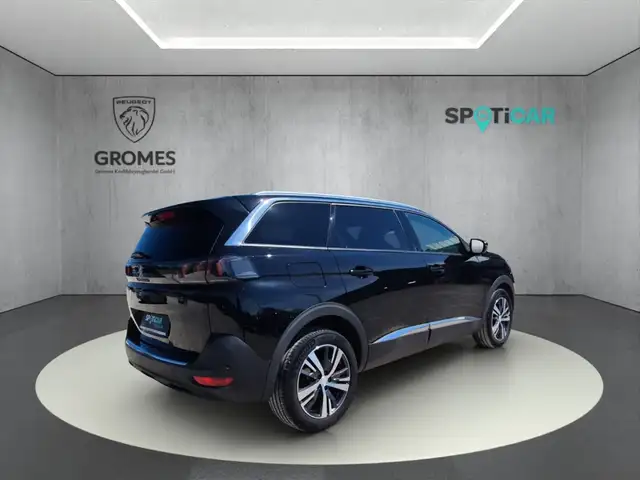 Peugeot 5008 view 3