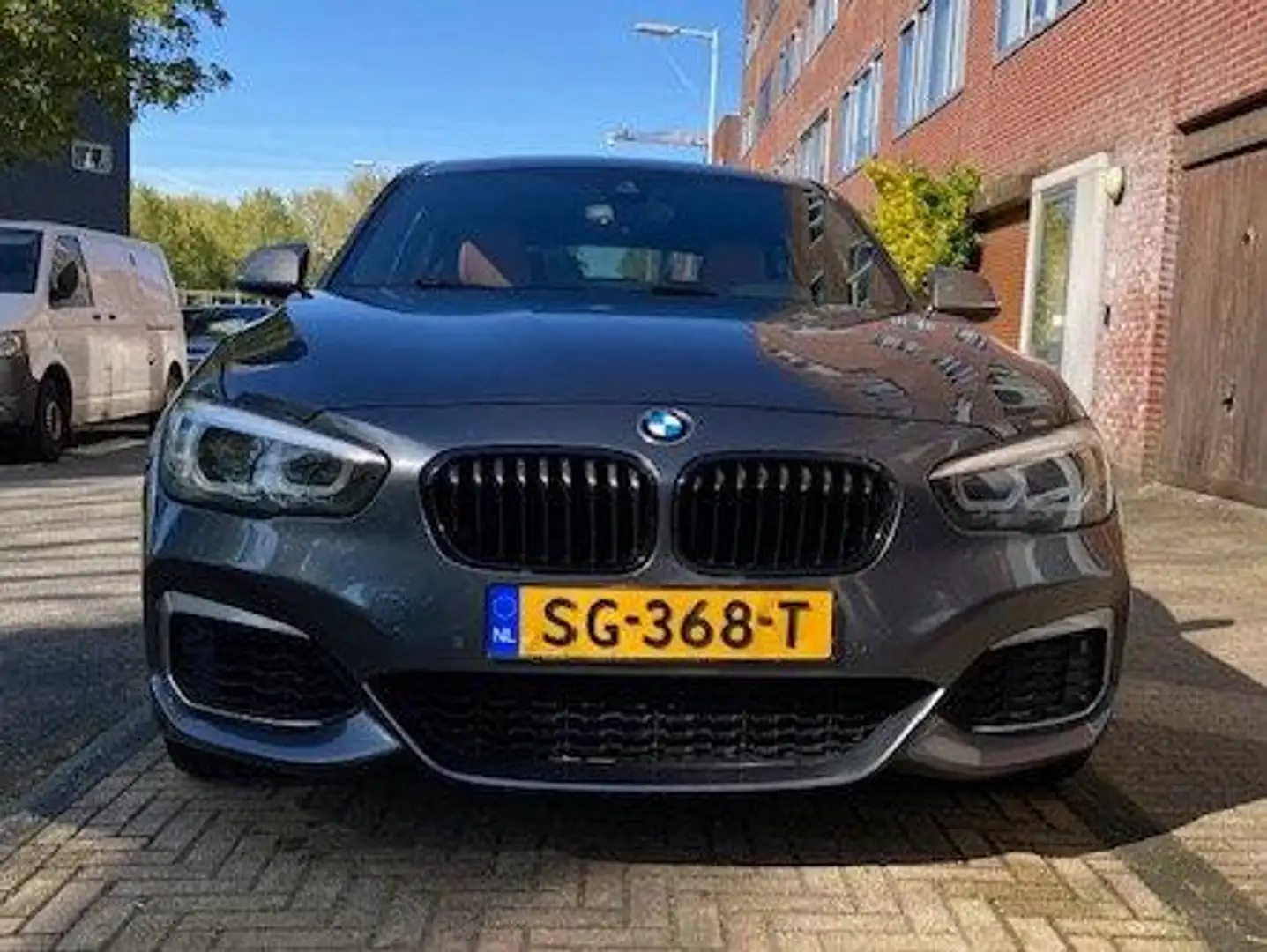 BMW M1 140 High Exec Grau - 1