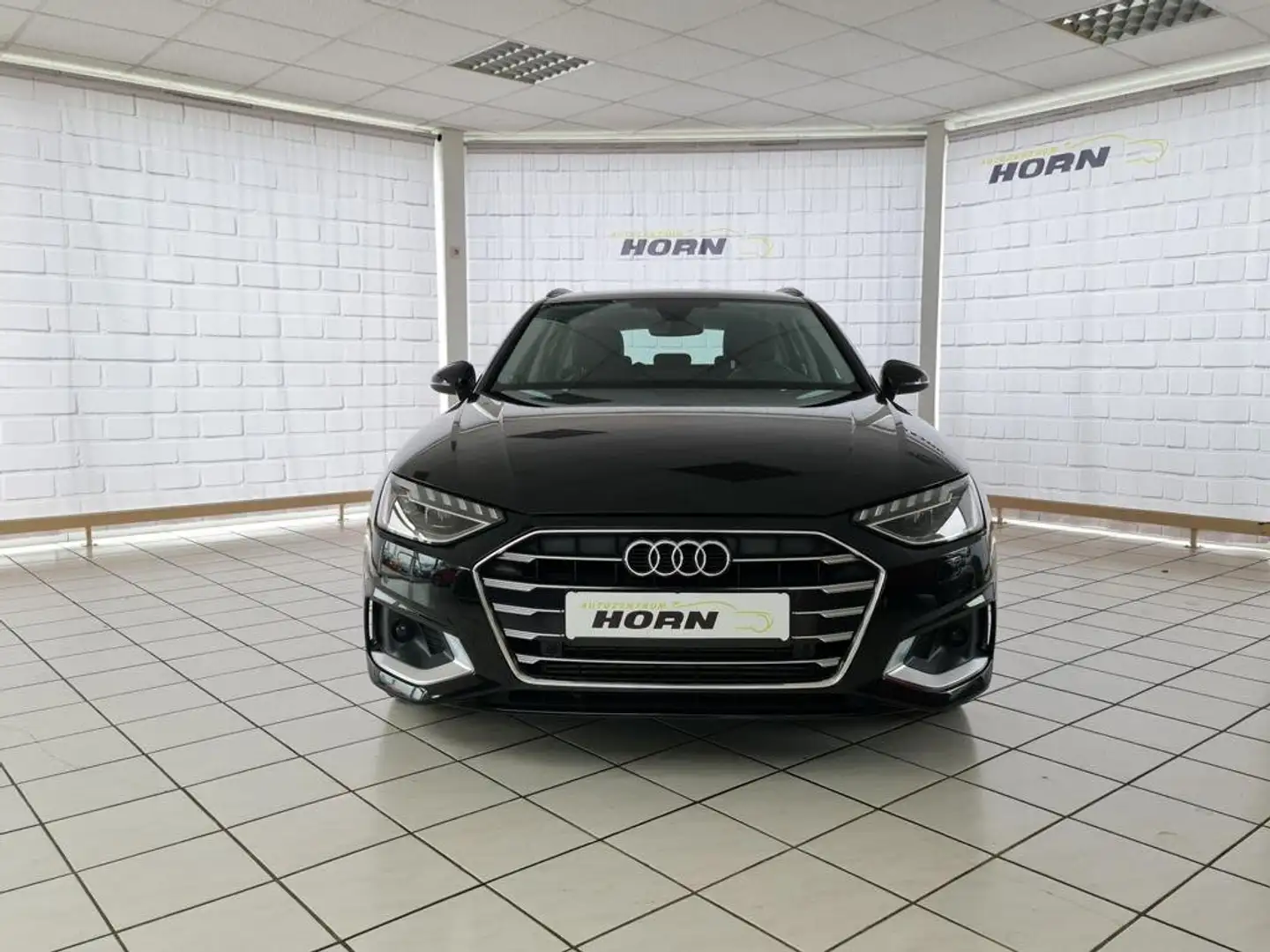 Audi A4 40 TFSI, unfallfrei, Navi, Kamera, LED, Pano, LMF Schwarz - 2