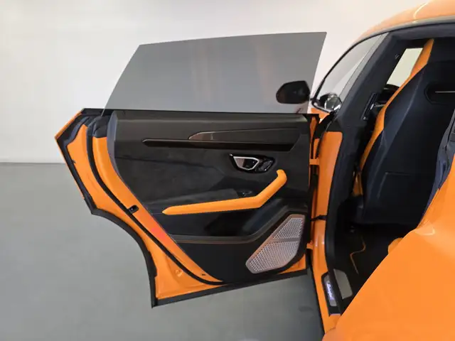 Lamborghini Urus view 14