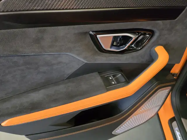 Lamborghini Urus view 15