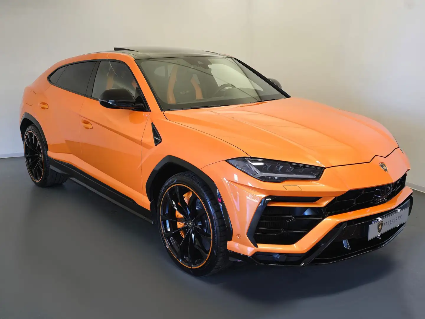 Lamborghini Urus Urus 4.0 Pearl Capsule Orange - 1