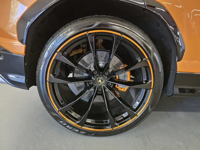 Lamborghini Urus view 9