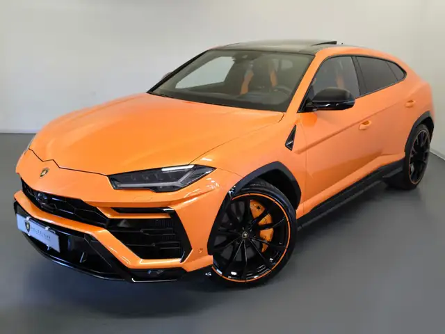 Lamborghini Urus view 10