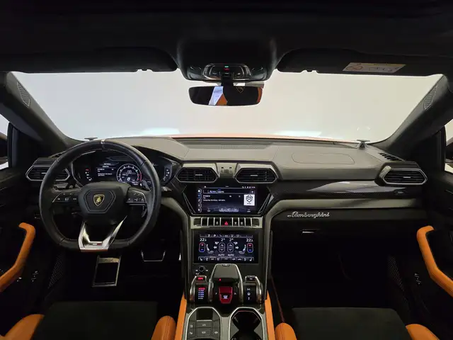 Lamborghini Urus view 7