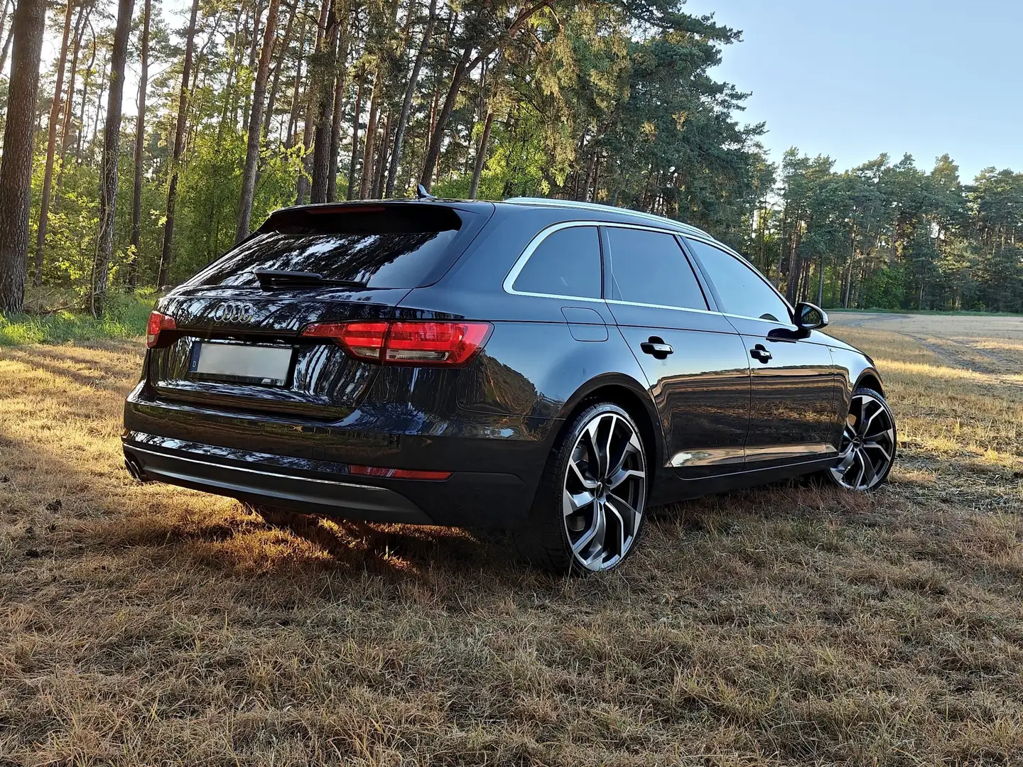 Audi A4 A4 Avant 2.0 TDI ultra S tronic sport Blau - 2