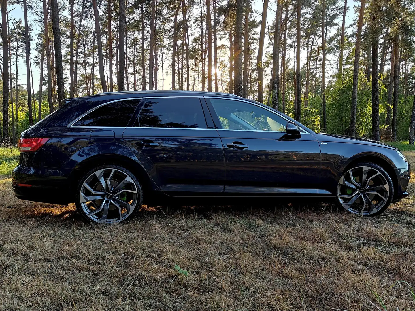 Audi A4 A4 Avant 2.0 TDI ultra S tronic sport Blau - 1