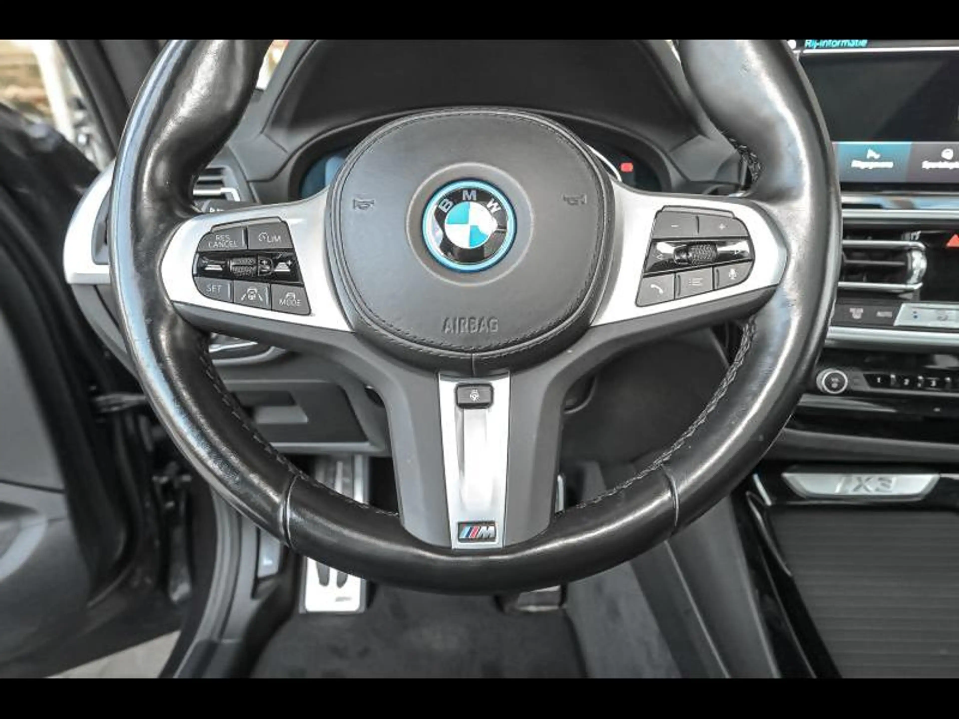 BMW iX3 Model Inspiring — photo 9