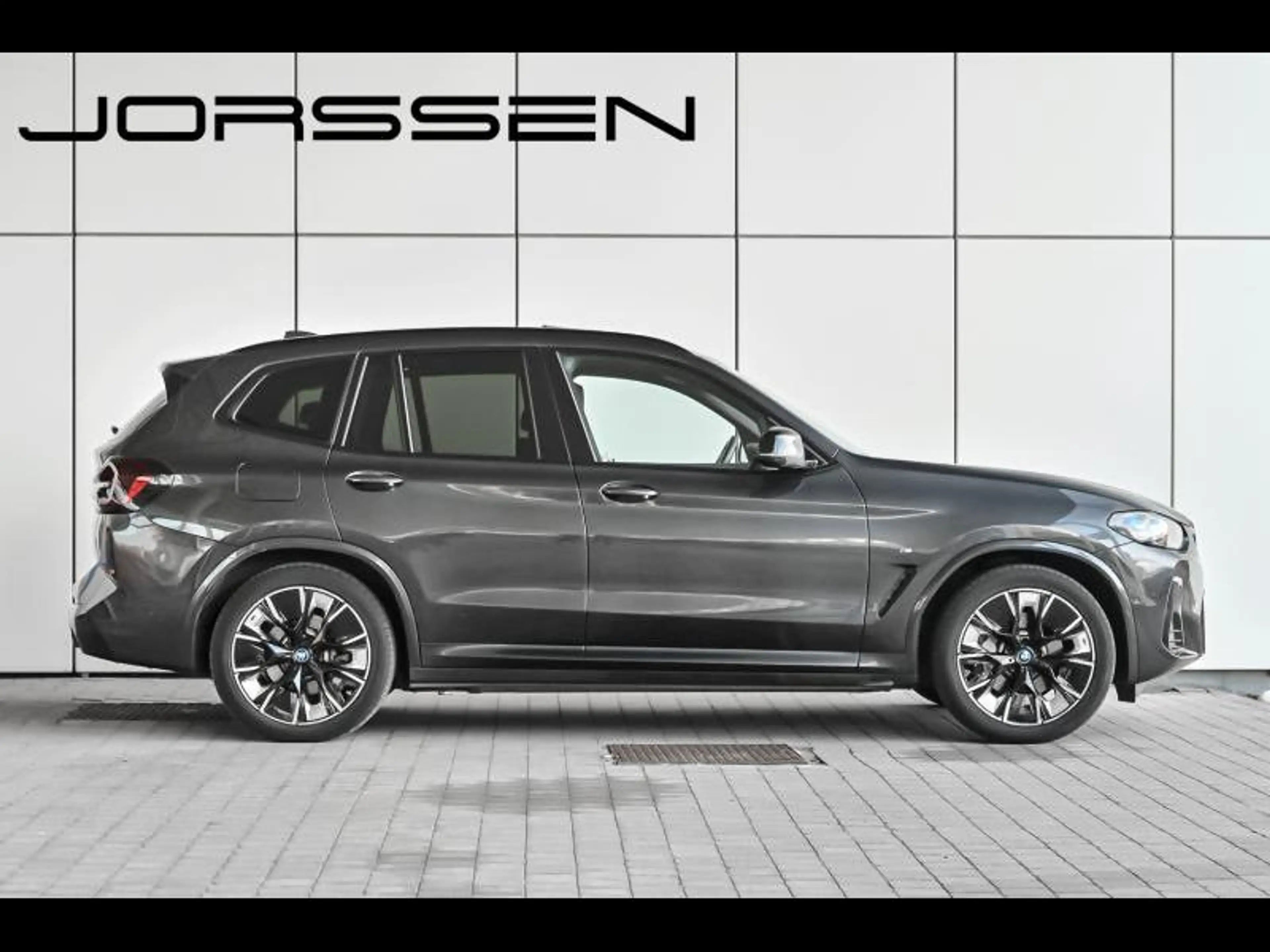 BMW iX3 Model Inspiring — photo 3