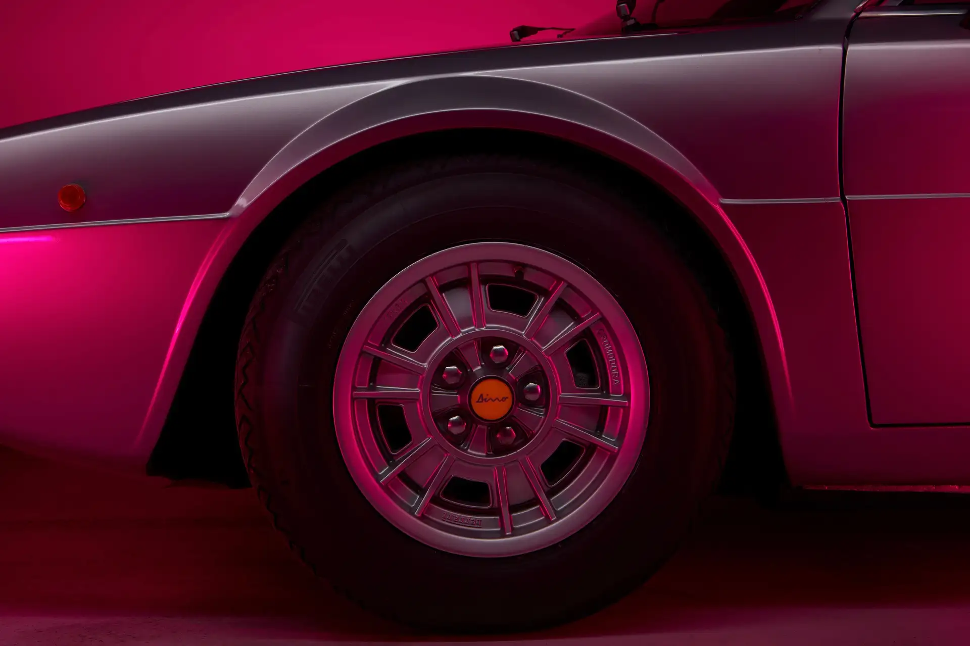 페라리 Dino GT 1976 로즈골드 사진 4