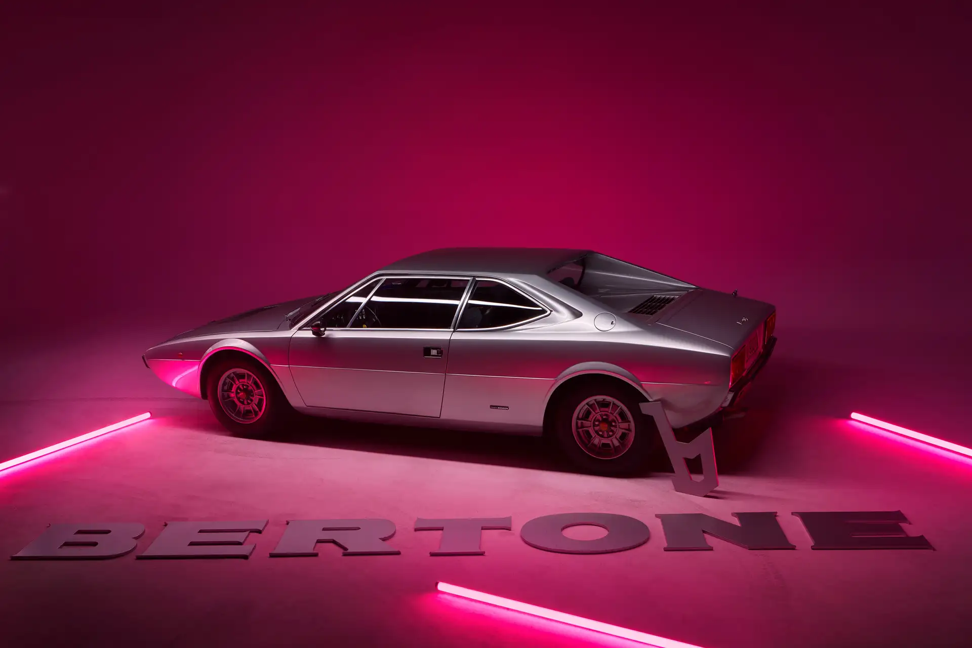 페라리 Dino GT 1976 로즈골드 사진 1