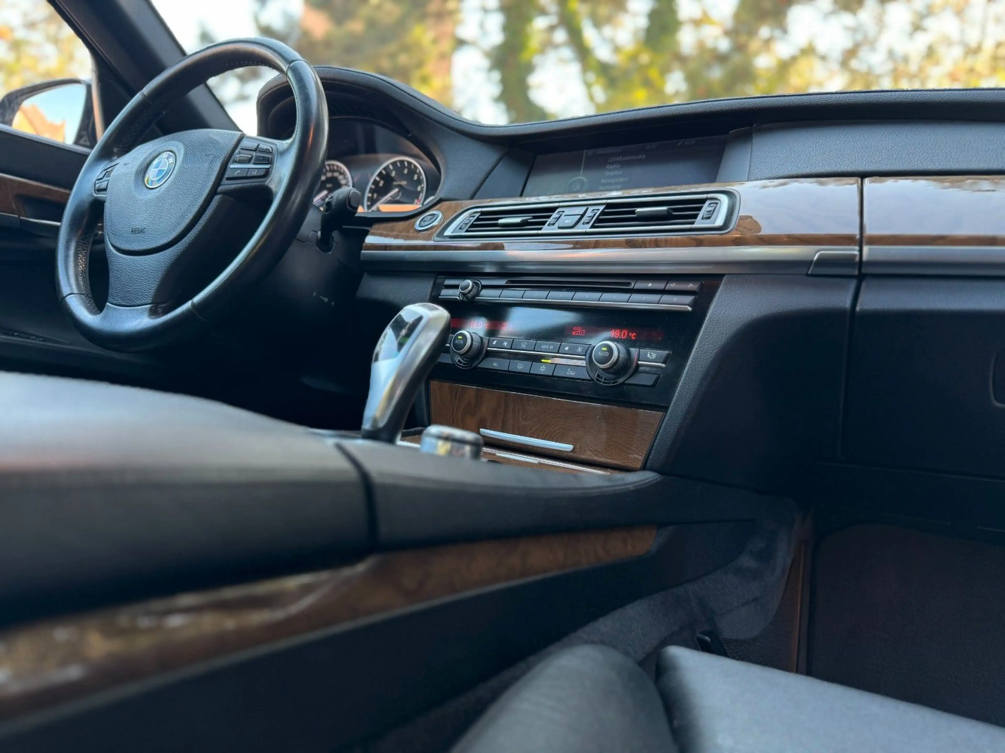 BMW 750 i|Navi|Xenon|Kamera|PDC|Shzg|Head-Up! — photo 14