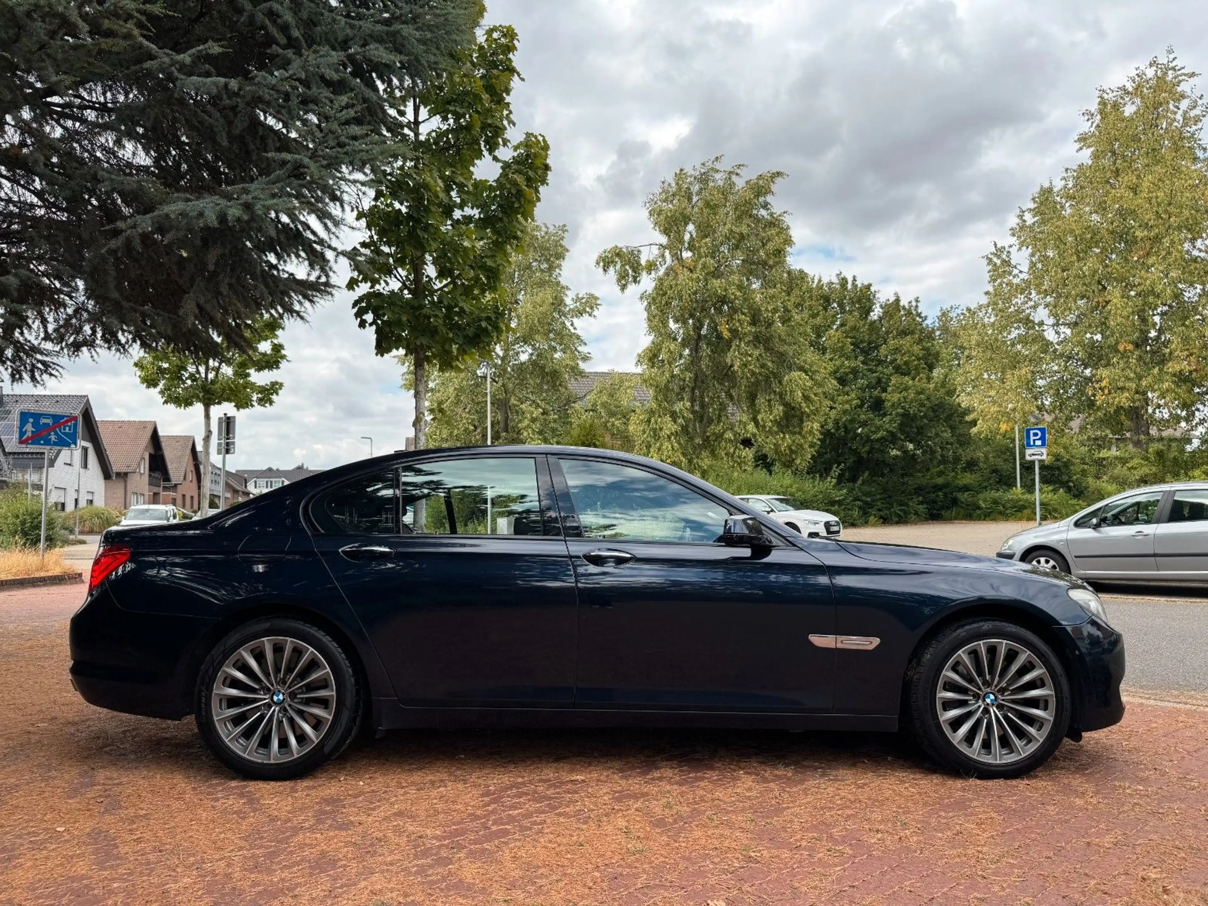 BMW 750 i|Navi|Xenon|Kamera|PDC|Shzg|Head-Up! — photo 7