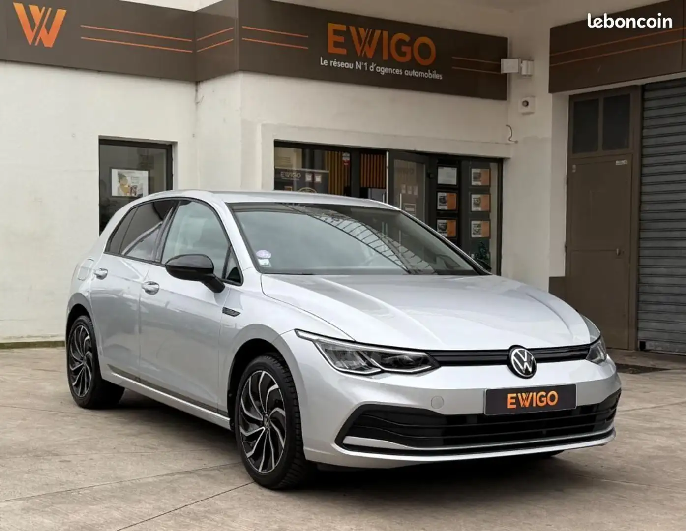 Volkswagen Golf VIII 1.0 ETSI 110 LIFE BUSINESS 1ST %2B CAMERA CARPLAY ACC Grijs - 1