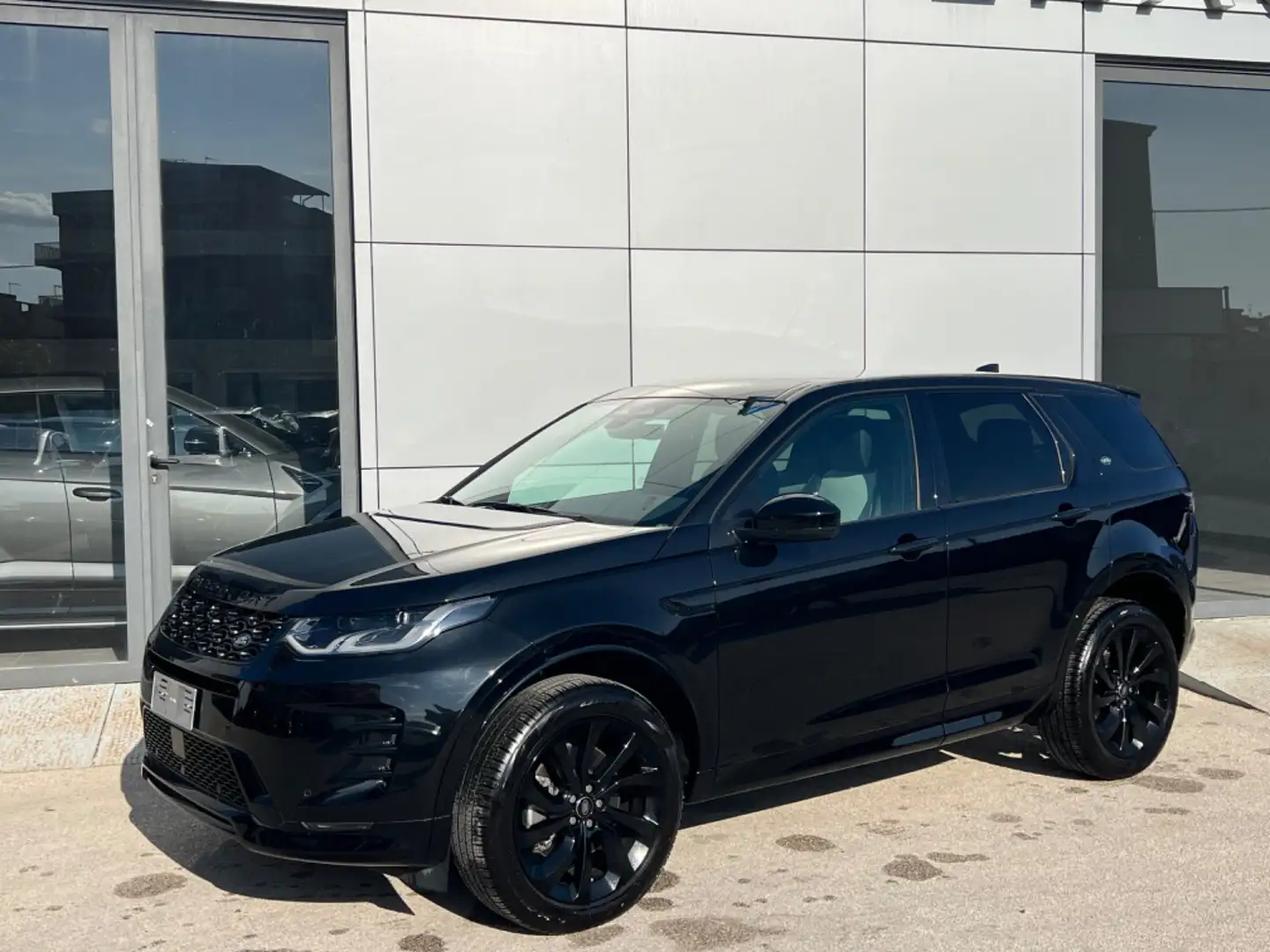 Land Rover Discovery Sport 2.0d Dynamic SE possibilità noleggio no scoring crna - 1