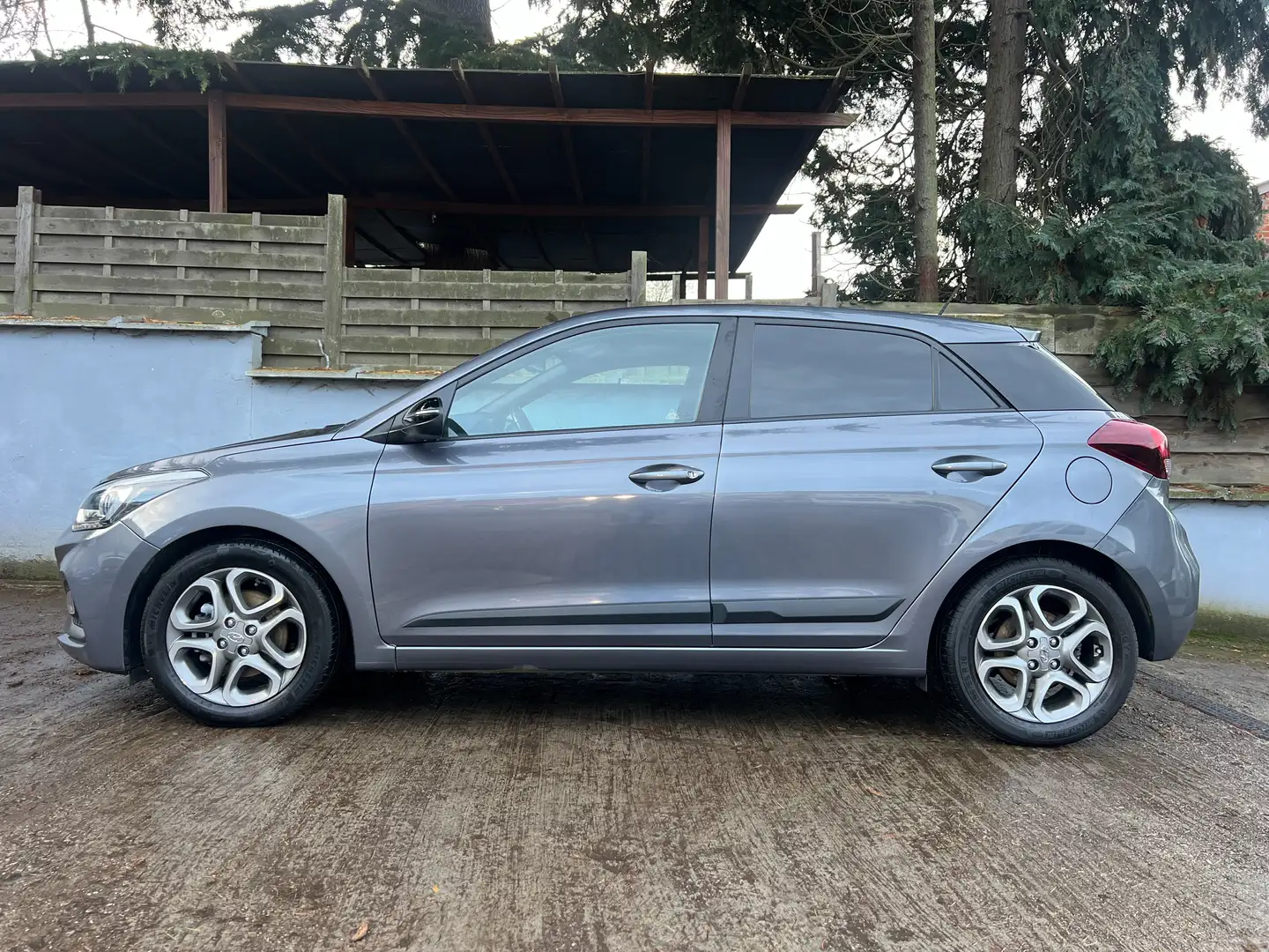 Hyundai i20 Active 1.0 T-GDi Twist Tech Pack Automatique Gris - 2