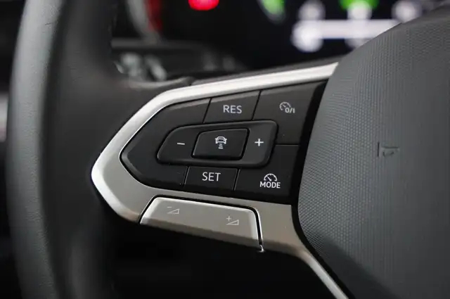 Volkswagen Touareg view 12