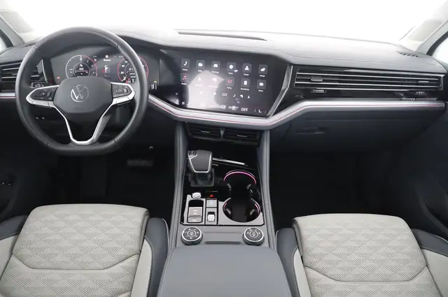 Volkswagen Touareg view 15
