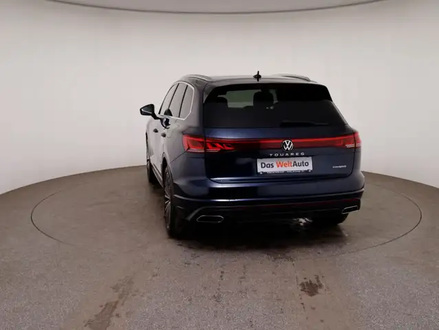 Volkswagen Touareg view 6