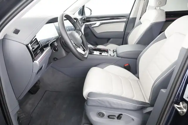 Volkswagen Touareg view 7