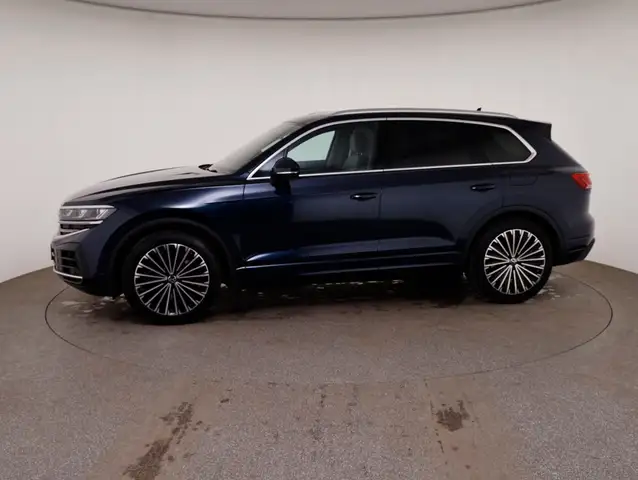 Volkswagen Touareg view 2