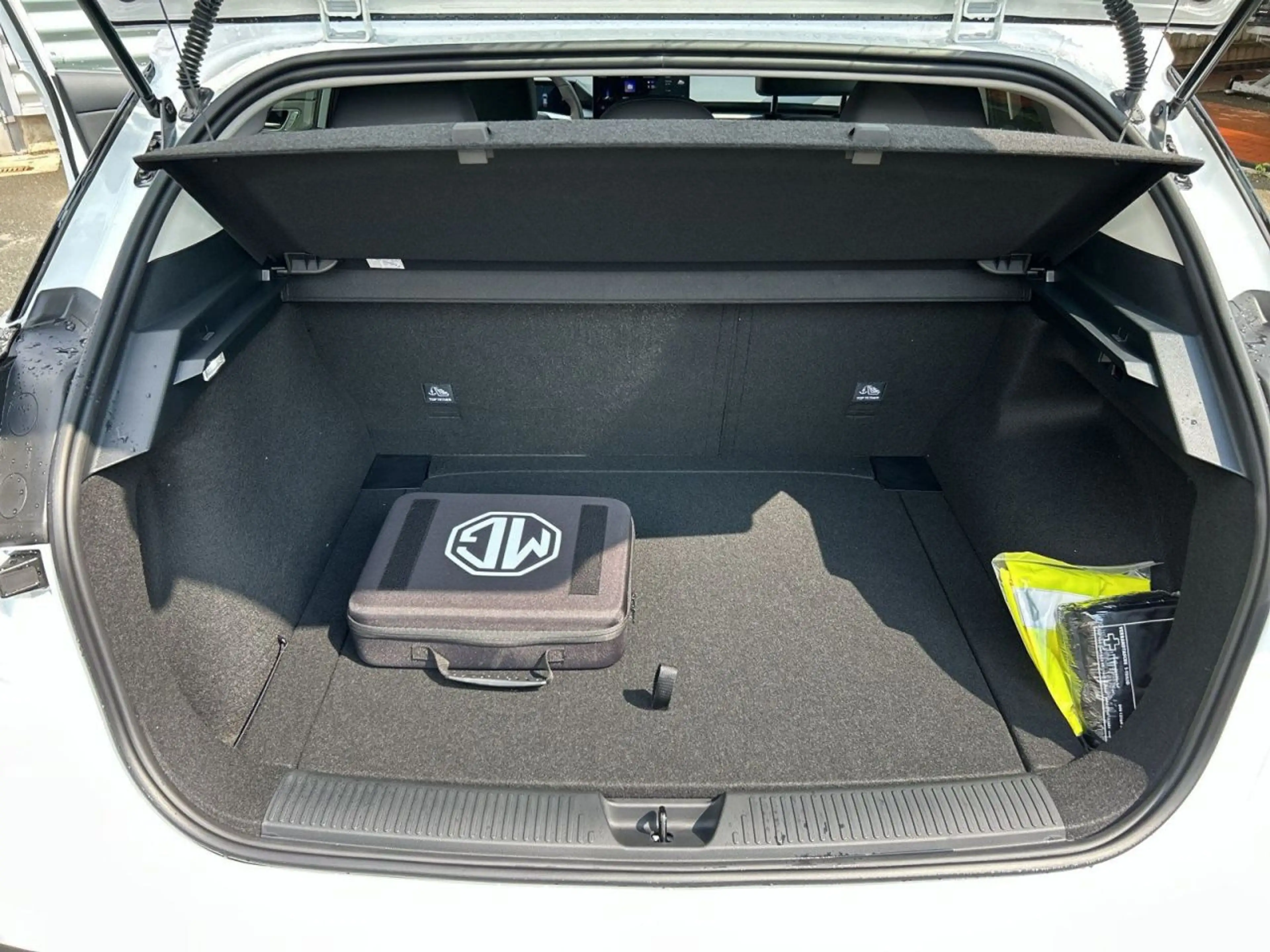 MG MG4 EV 64kWh Premium — photo 11